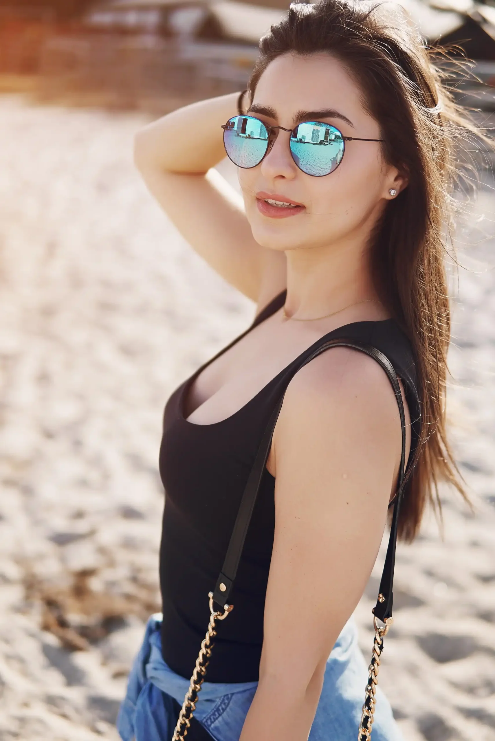 girl-preparing-ride-horse (WebW)